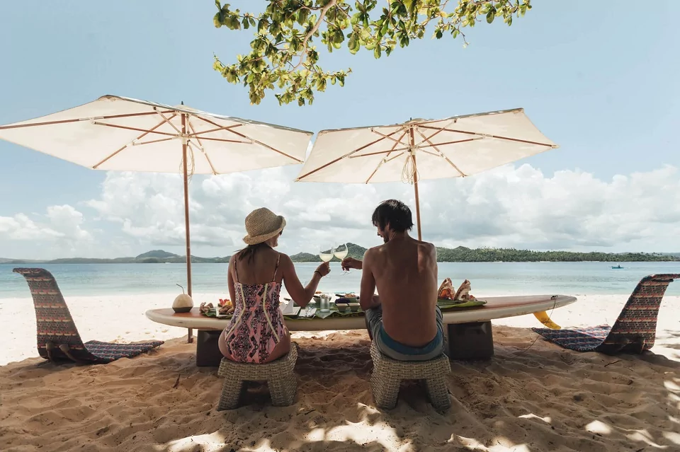 Honeymoon Couple is enjoying the lunch and the amazing oceanview at Nay Palad Hideaway