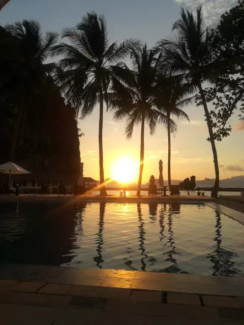 Sunset Lagen Island Resort